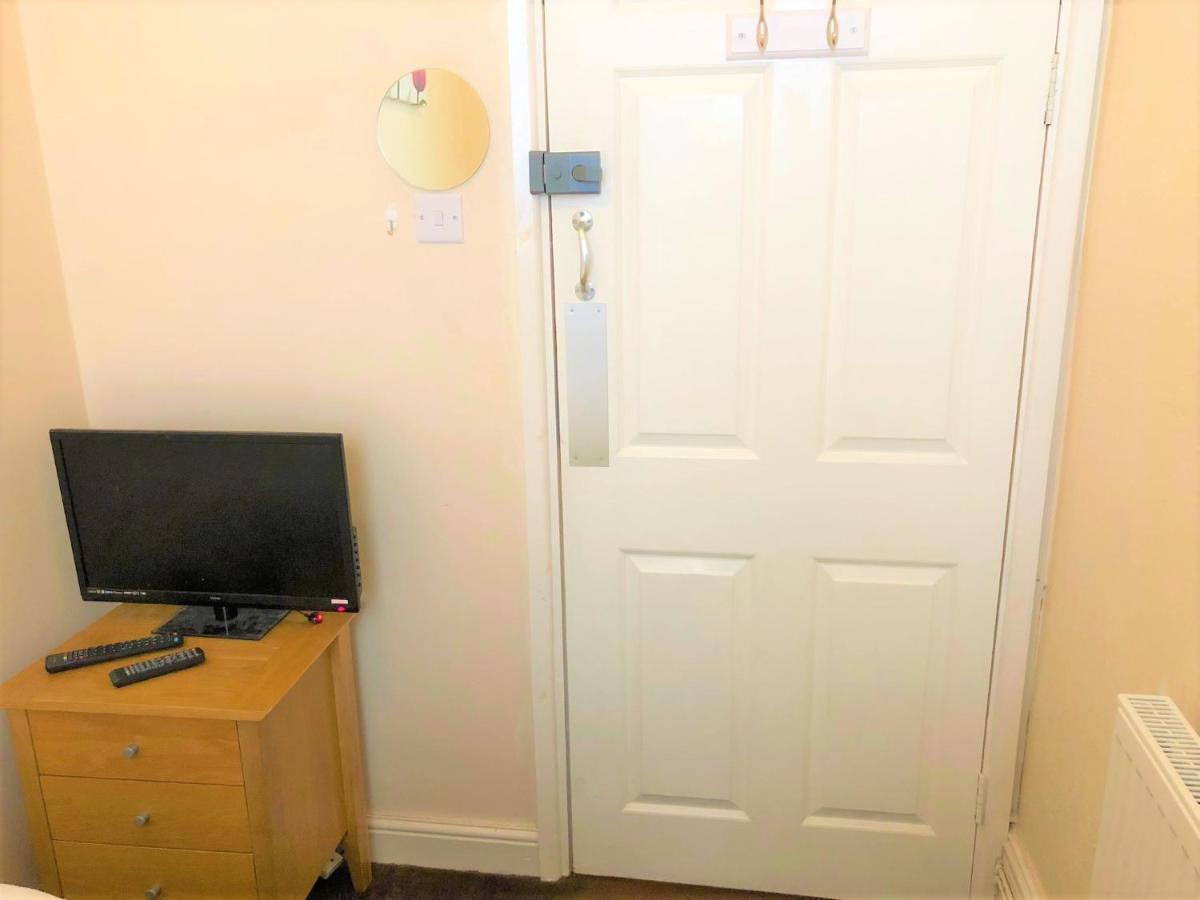 ניופורט Budget Rooms Crosskeys מראה חיצוני תמונה