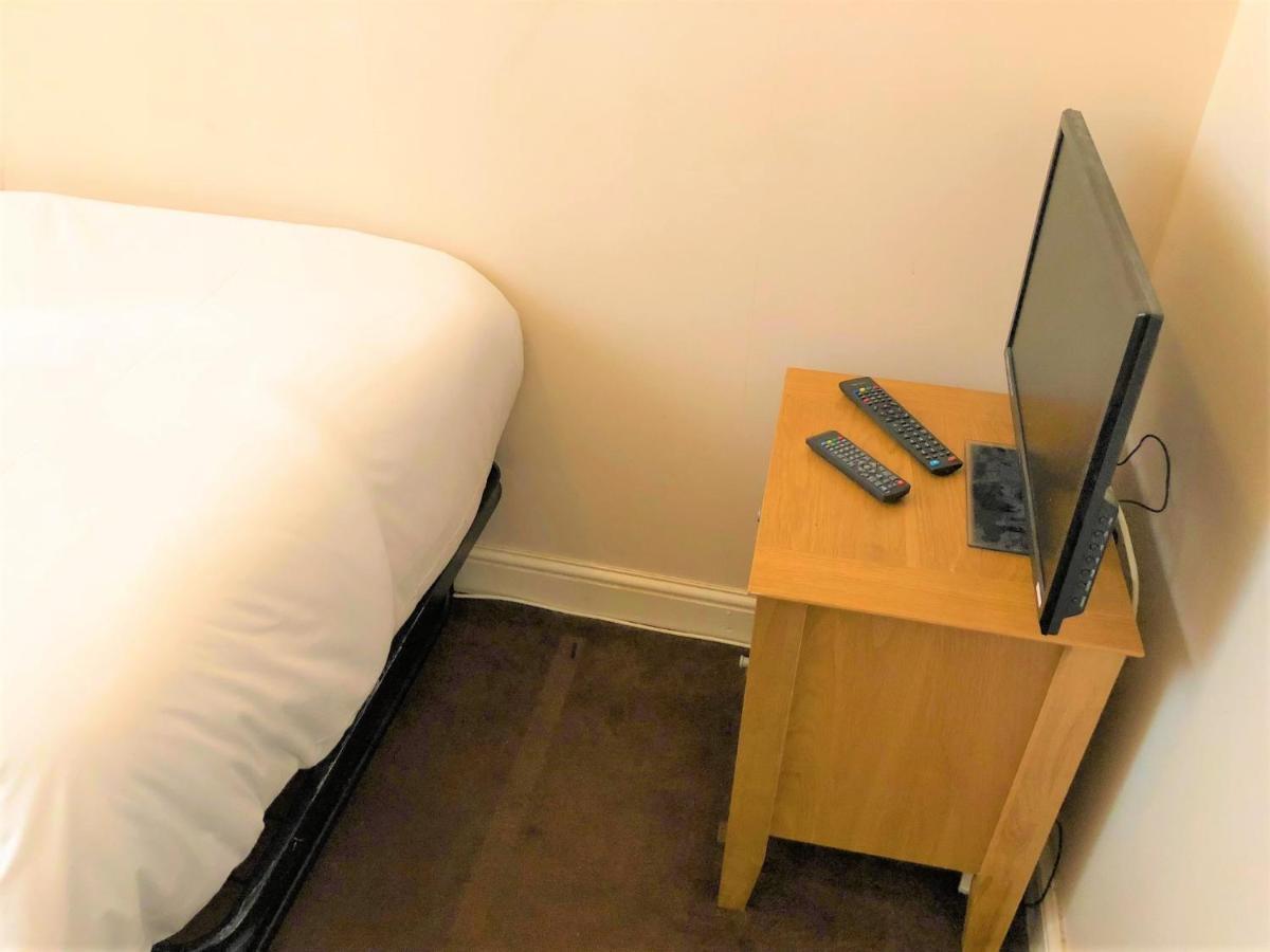 ניופורט Budget Rooms Crosskeys מראה חיצוני תמונה